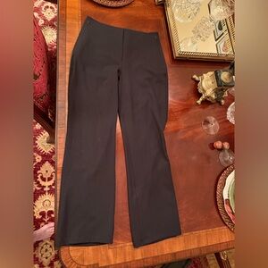 Lululemon Smooth Fit Pull-On High-Rise Cropped Pants. Size 6 Black